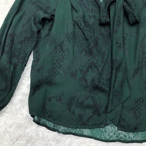 7 For All Mankind Women's Green Long Sleeve Blouse Size XS Runs Big NWT - Picture 5 of 16